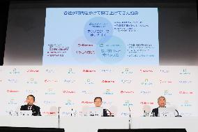 New Company: Docomo SMTB Net Bank Joint Press Conference by Three Companies
